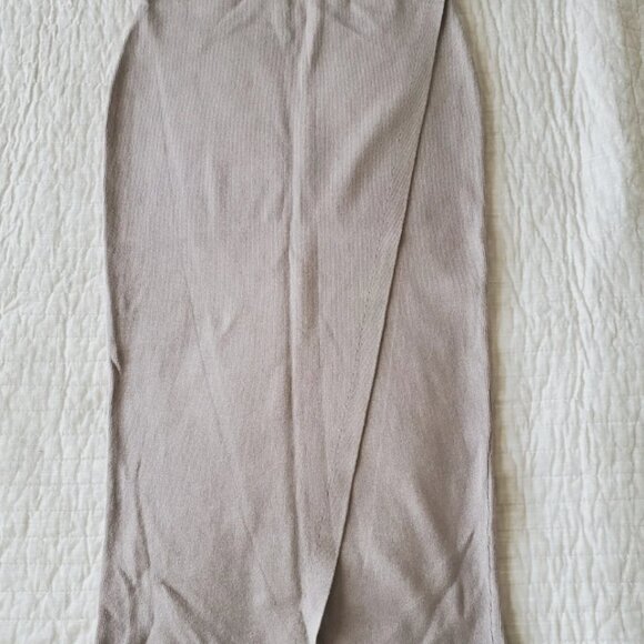 SKIRT SIZE S SCOOP KNIT MIDI ELASTIC WAIST COLOR BEIGE EXCELLENT CONDITION - Picture 5 of 5